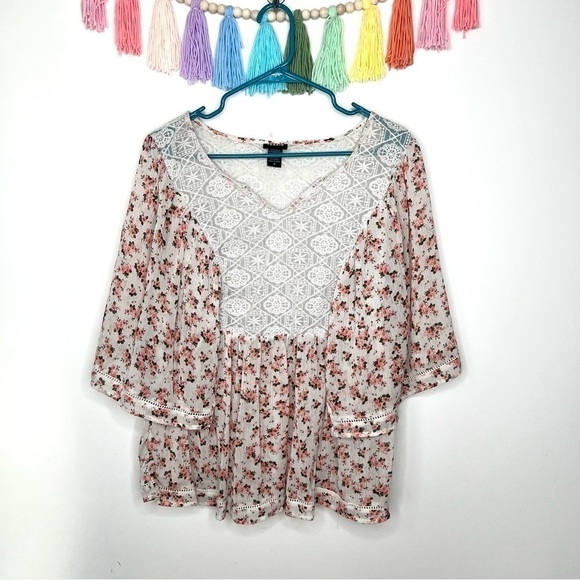 Torrid Chasing Ditsy Floral Lace Inset Chiffon Blouse Pink and White Size Large - Picture 4 of 15